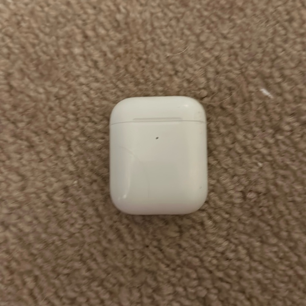1st generation air pods FREE GIFT INCLUDED 😊